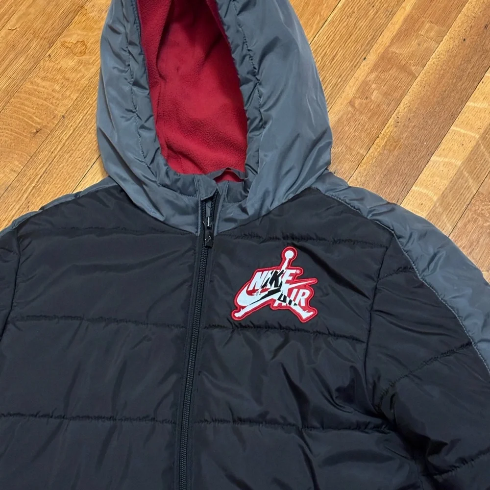 Nike Air Jordan Boys' hooded puffer insulated jacket